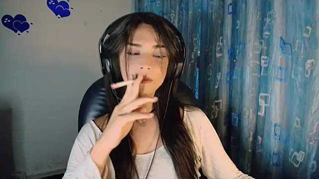 Snapshot of Dollbehavior_ chatting on 11-15-25, 04:32 Dollbehavior online show from 11-15-25, 04:32