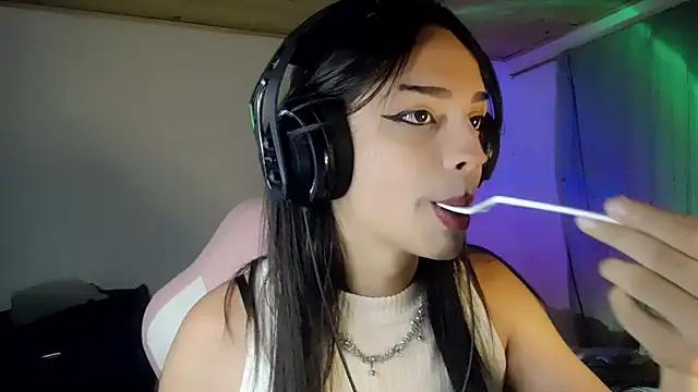 Snapshot of Dollbehavior_ chatting on 01-15-26, 08:30 Dollbehavior online show from 01-15-26, 08:30