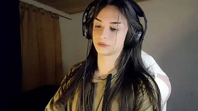 Snapshot of Dollbehavior_ chatting on 02-21-26, 05:19 Dollbehavior online show from 02-21-26, 05:19