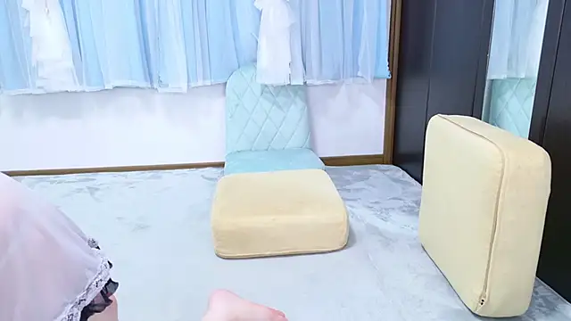 Snapshot of -YU- chatting on 11-13-25, 05:34 -YU- online show from 11-13-25, 05:34