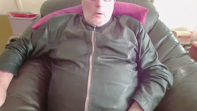 Snapshot of Leatherman63 chatting on 09-13-25, 07:30 Leatherman63 online show from 09-13-25, 07:30