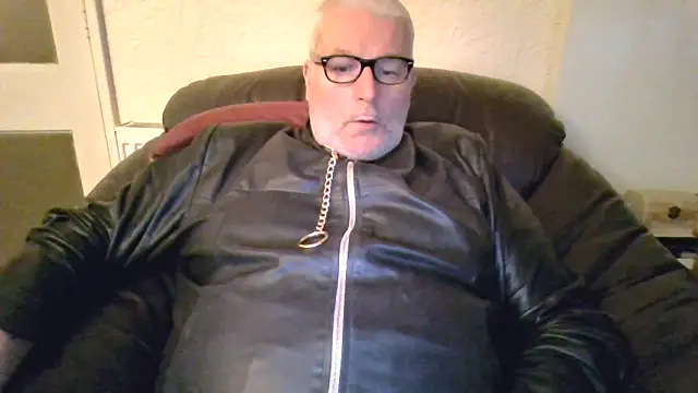 Snapshot of Leatherman63 chatting on 10-23-25, 05:55 Leatherman63 online show from 10-23-25, 05:55