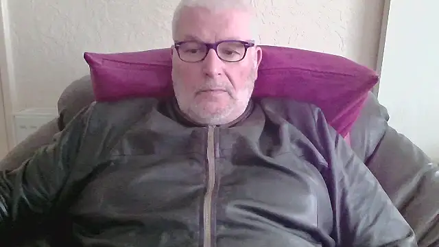 Snapshot of Leatherman63 chatting on 10-25-25, 08:55 Leatherman63 online show from 10-25-25, 08:55