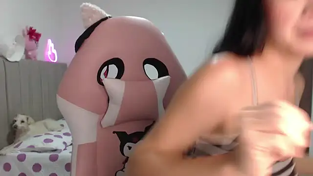 Caribbean beauty  online show from 03-14-25, 02:20