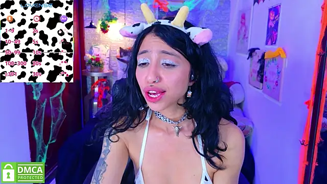 Snapshot of REDHOTTER_ chatting on 10-26-25, 01:00 REDHOTTER online show from 10-26-25, 01:00