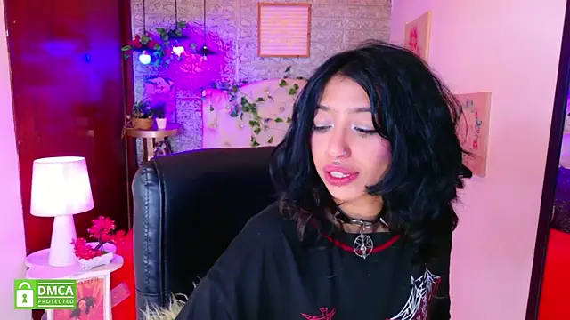 Snapshot of REDHOTTER_ chatting on 01-15-26, 08:23 REDHOTTER online show from 01-15-26, 08:23