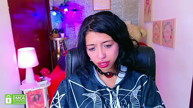 Snapshot of REDHOTTER_ chatting on 01-17-26, 08:01 REDHOTTER online show from 01-17-26, 08:01