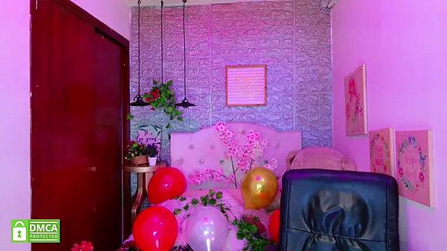 Snapshot of REDHOTTER_ chatting on 02-11-26, 07:52 REDHOTTER online show from 02-11-26, 07:52