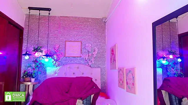 Snapshot of REDHOTTER_ chatting on 02-14-26, 07:43 REDHOTTER online show from 02-14-26, 07:43