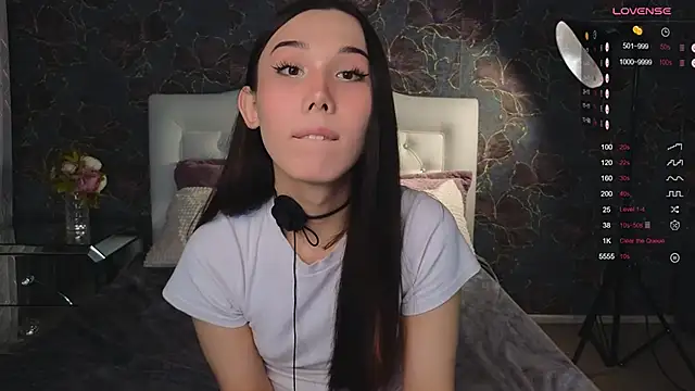 Kaia Sunshine Mia online show from 02-17-25, 02:59