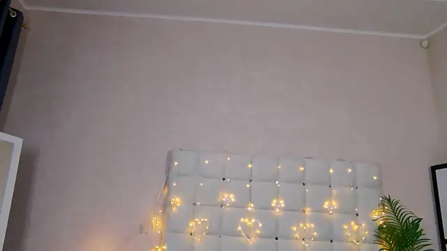 Snapshot of NicoleRosss chatting on 01-19-25, 10:28 NicoleRosss online show from 01-19-25, 10:28