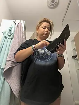 AllysonK online show from 02-22-25, 10:51