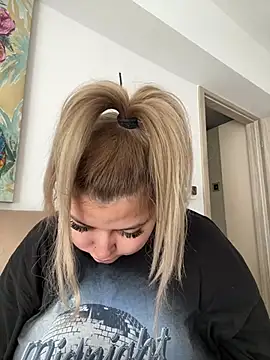 AllysonK online show from 03-06-25, 09:36