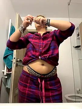 AllysonK online show from 11-30-25, 01:37