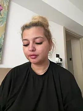 Snapshot of AllysonK chatting on 06-14-26, 03:47 AllysonK online show from 06-14-26, 03:47