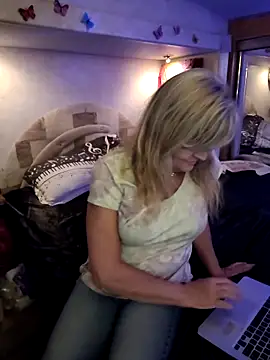 annika lately online show from 02-28-25, 03:26