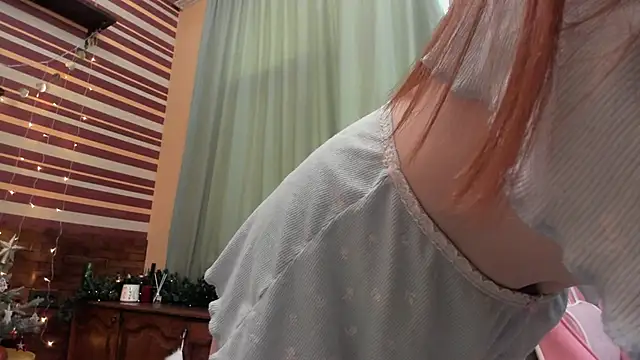 Snapshot of MilanaMua chatting on 12-14-25, 07:47 MilanaMua online show from 12-14-25, 07:47