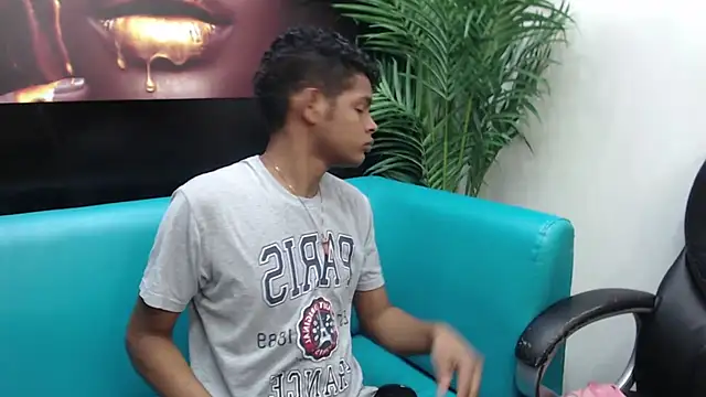 Snapshot of boylittle19cm chatting on 03-04-25, 03:59 boylittle19cm online show from 03-04-25, 03:59