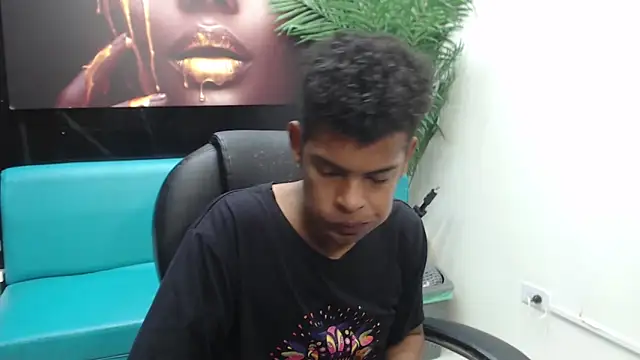 Snapshot of boylittle19cm chatting on 03-07-25, 12:34 boylittle19cm online show from 03-07-25, 12:34