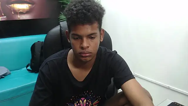 Snapshot of boylittle19cm chatting on 03-08-25, 03:45 boylittle19cm online show from 03-08-25, 03:45