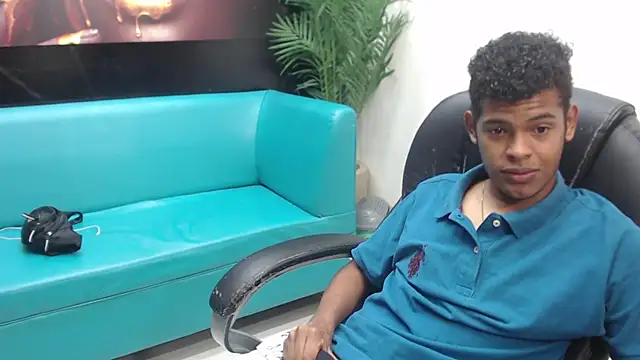 Snapshot of boylittle19cm chatting on 03-13-25, 12:35 boylittle19cm online show from 03-13-25, 12:35