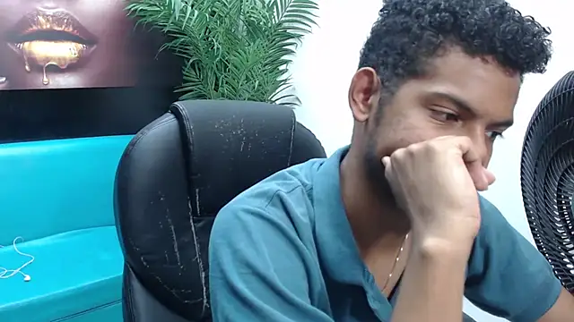 Snapshot of boylittle19cm chatting on 03-15-25, 03:27 boylittle19cm online show from 03-15-25, 03:27