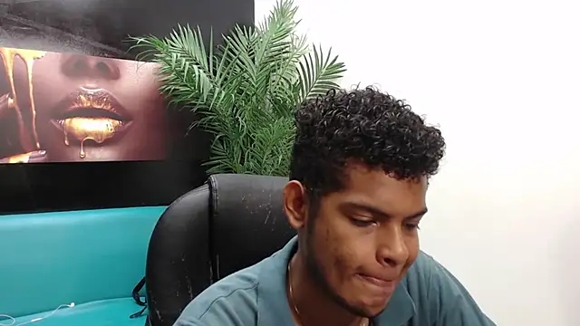 Snapshot of boylittle19cm chatting on 03-16-25, 12:22 boylittle19cm online show from 03-16-25, 12:22