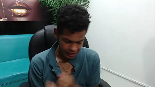 Snapshot of boylittle19cm chatting on 03-16-25, 03:28 boylittle19cm online show from 03-16-25, 03:28