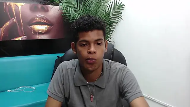 Snapshot of boylittle19cm chatting on 03-18-25, 12:25 boylittle19cm online show from 03-18-25, 12:25