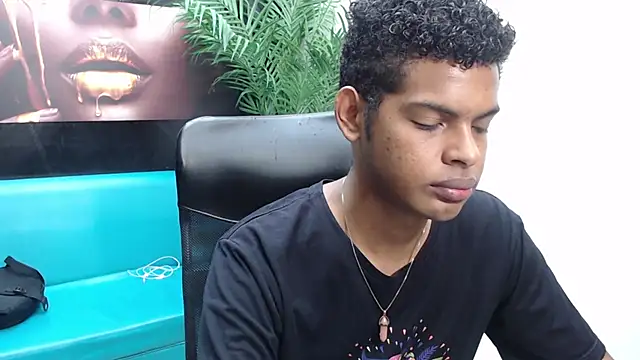 Snapshot of boylittle19cm chatting on 03-19-25, 12:23 boylittle19cm online show from 03-19-25, 12:23