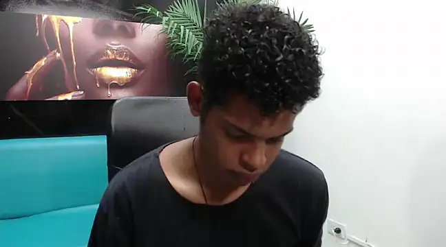 Snapshot of boylittle19cm chatting on 03-21-25, 12:17 boylittle19cm online show from 03-21-25, 12:17