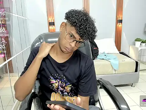 Snapshot of boylittle19cm chatting on 09-10-25, 12:05 boylittle19cm online show from 09-10-25, 12:05