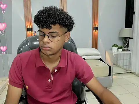 Snapshot of boylittle19cm chatting on 09-11-25, 12:05 boylittle19cm online show from 09-11-25, 12:05