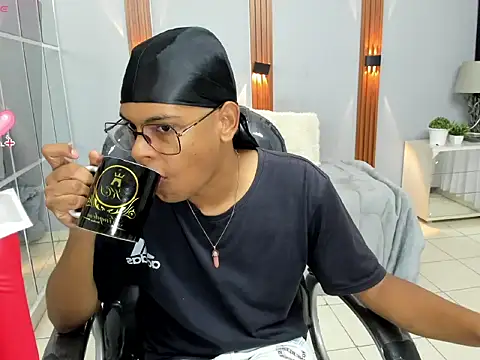 Snapshot of boylittle19cm chatting on 09-13-25, 12:16 boylittle19cm online show from 09-13-25, 12:16