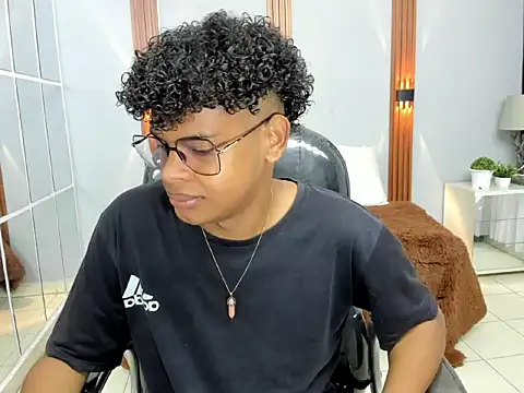 Snapshot of boylittle19cm chatting on 09-14-25, 12:04 boylittle19cm online show from 09-14-25, 12:04