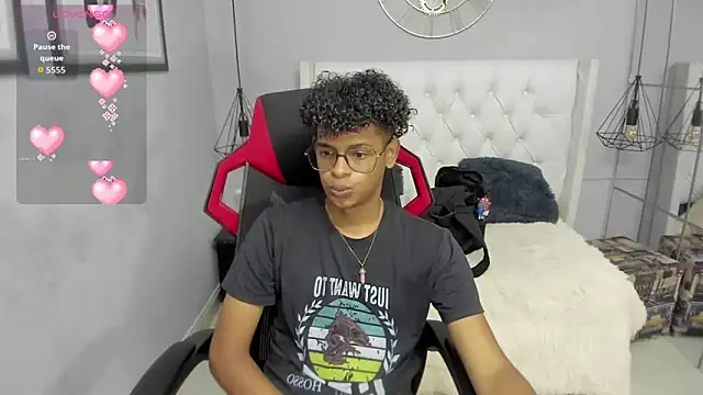 Snapshot of boylittle19cm chatting on 09-17-25, 12:29 boylittle19cm online show from 09-17-25, 12:29