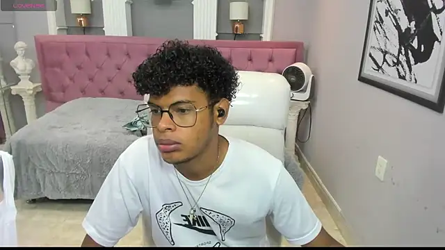 Snapshot of boylittle19cm chatting on 10-09-25, 11:52 boylittle19cm online show from 10-09-25, 11:52