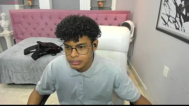 Snapshot of boylittle19cm chatting on 10-10-25, 12:48 boylittle19cm online show from 10-10-25, 12:48