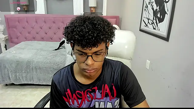 Snapshot of boylittle19cm chatting on 10-14-25, 12:17 boylittle19cm online show from 10-14-25, 12:17