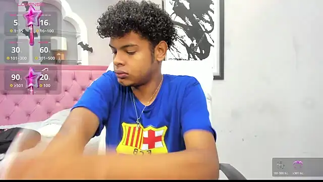 Snapshot of boylittle19cm chatting on 10-21-25, 12:39 boylittle19cm online show from 10-21-25, 12:39