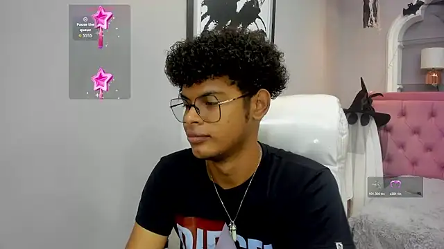 Snapshot of boylittle19cm chatting on 10-30-25, 12:17 boylittle19cm online show from 10-30-25, 12:17