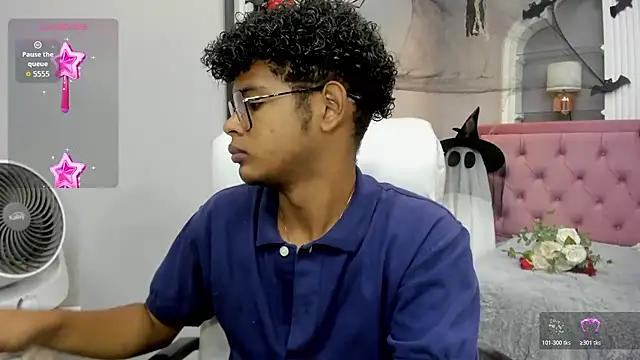 Snapshot of boylittle19cm chatting on 11-01-25, 12:29 boylittle19cm online show from 11-01-25, 12:29