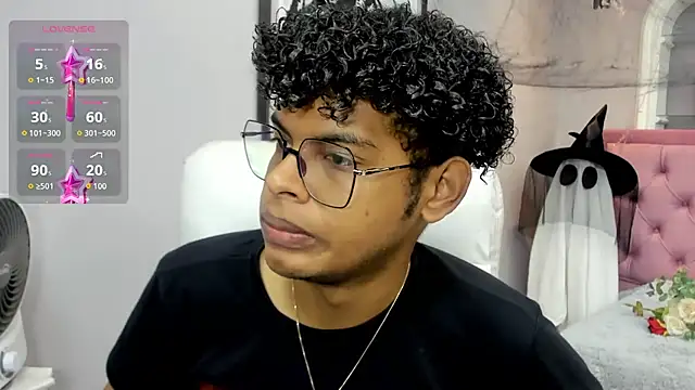 Snapshot of boylittle19cm chatting on 11-02-25, 12:29 boylittle19cm online show from 11-02-25, 12:29