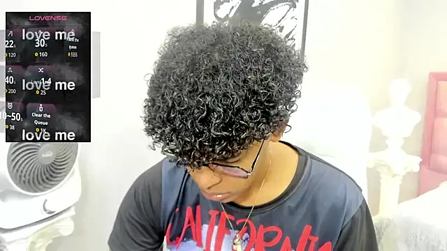 Snapshot of boylittle19cm chatting on 11-09-25, 12:36 boylittle19cm online show from 11-09-25, 12:36