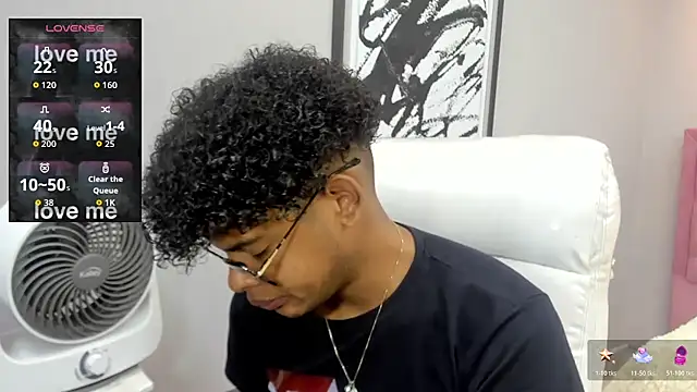 Snapshot of boylittle19cm chatting on 11-13-25, 12:15 boylittle19cm online show from 11-13-25, 12:15