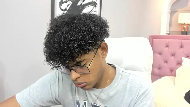 Snapshot of boylittle19cm chatting on 11-18-25, 12:31 boylittle19cm online show from 11-18-25, 12:31