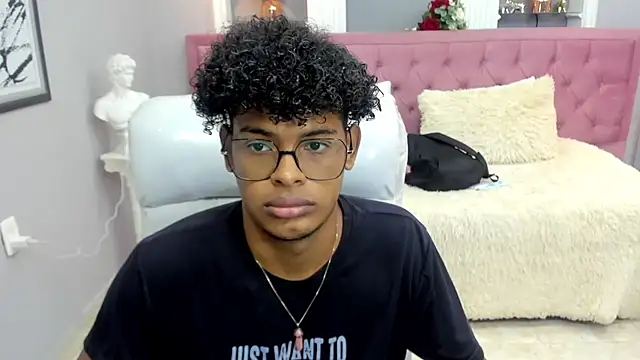 Snapshot of boylittle19cm chatting on 11-23-25, 12:27 boylittle19cm online show from 11-23-25, 12:27