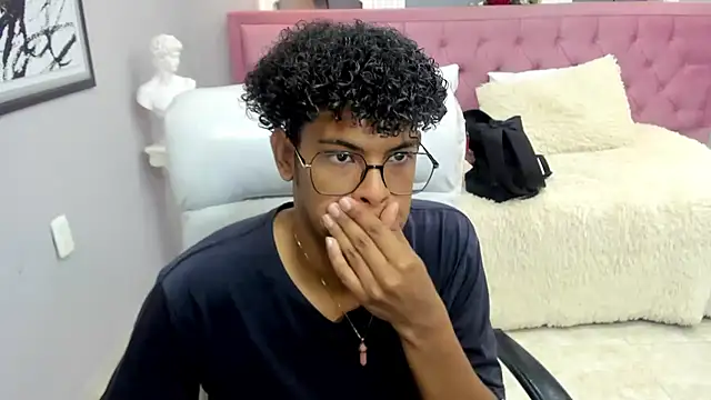 Snapshot of boylittle19cm chatting on 11-26-25, 12:28 boylittle19cm online show from 11-26-25, 12:28