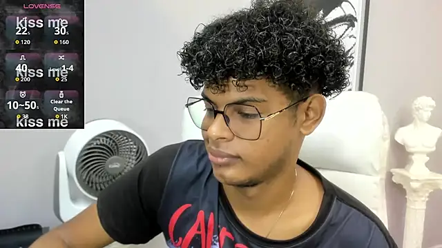 Snapshot of boylittle19cm chatting on 11-29-25, 12:52 boylittle19cm online show from 11-29-25, 12:52