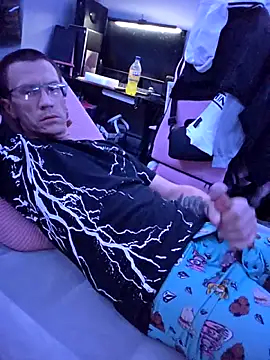 Snapshot of Hatchetwound6969 chatting on 04-03-26, 09:13 Hatchetwound6969 online show from 04-03-26, 09:13